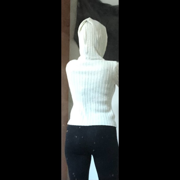 White zip up sweater with silver threads - Picture 2 of 3